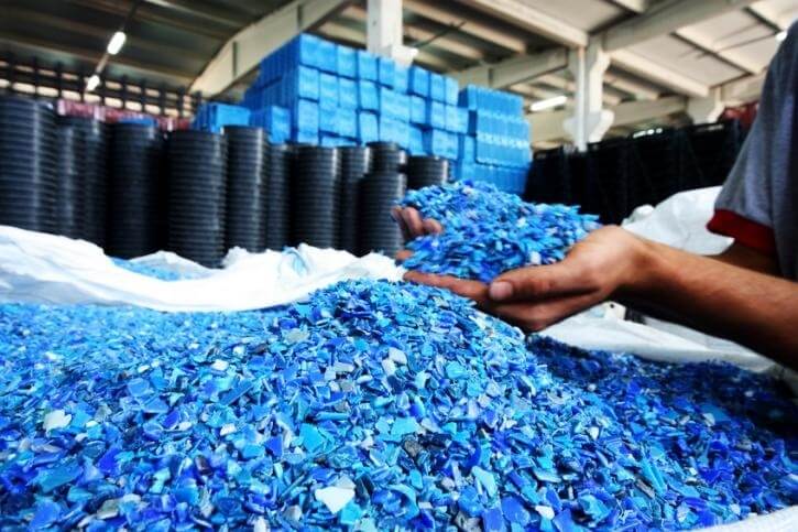 Curățare industrială pentru injecții mase plastice – soluții Bio-Circle România